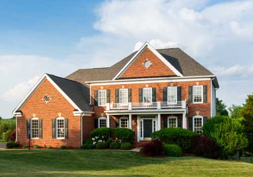 townhouse with large front yard